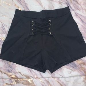 🚫SOLD NWOT lace up shorts